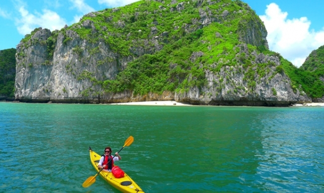 Ba Trai Dao Beach 