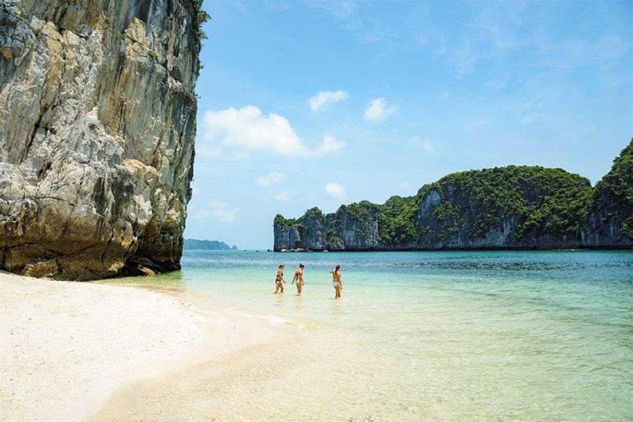 Ba Trai Dao Beach