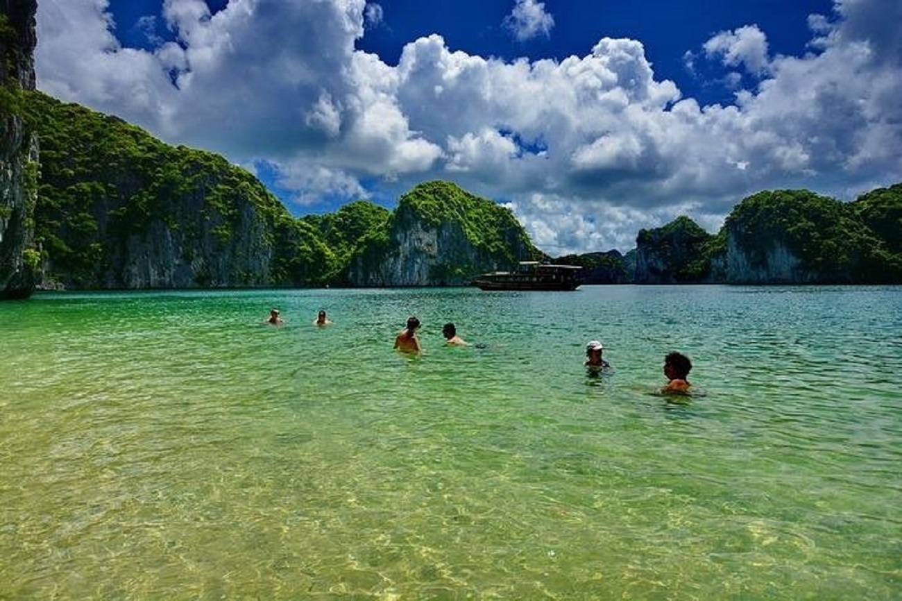 Lan Ha Bay Beach & Swimming