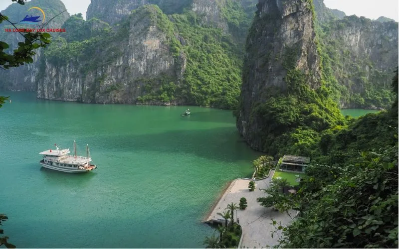 There are many ways to get to Tuan Chau Island