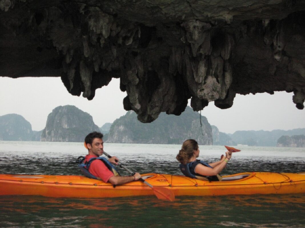 Photos of Bai Tu Long Bay