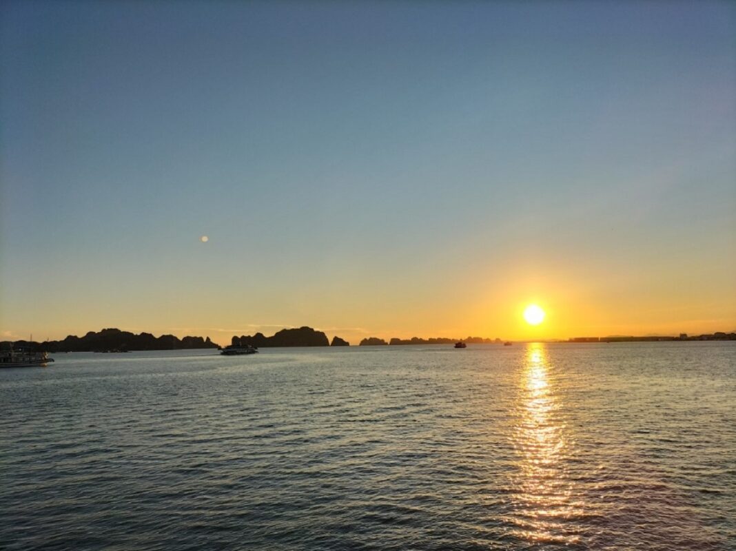 Halong Bay vs Bai Tu Long Bay 2D1N