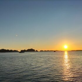 Halong Bay vs Bai Tu Long Bay 2D1N