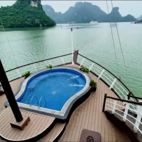 2. Jacuzzi