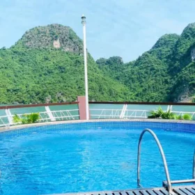 3. Jacuzzi