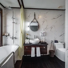 family-premium-bathroom-6_49869062083_o