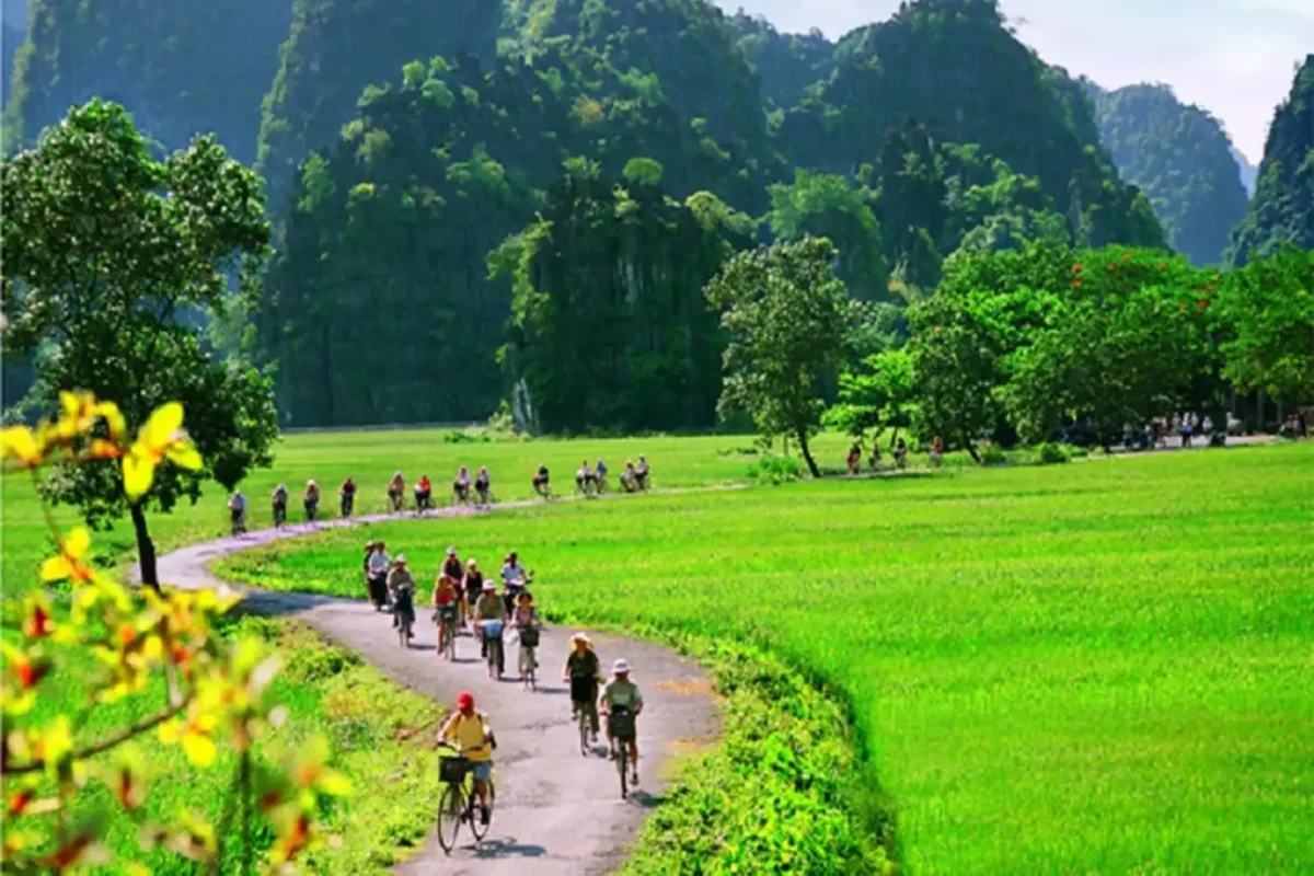 Best Time to Visit Hoa Lu
