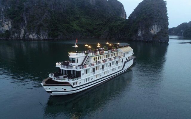 2-day Bai Tu Long Bay itinerary