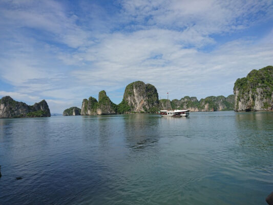 Bai Tu Long Bay