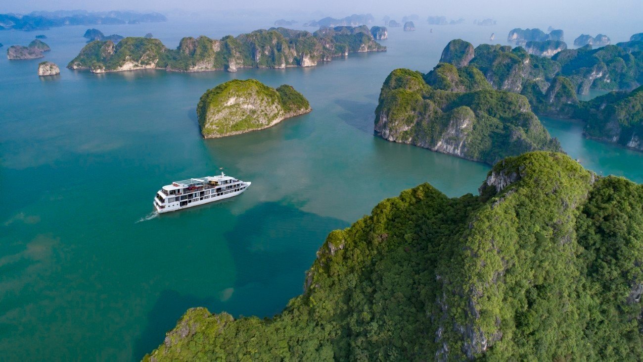Why Visit Bai Tu Long Bay
