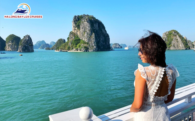 Advantages and disadvantages when tourists Halong Bay cruise for solo travellers