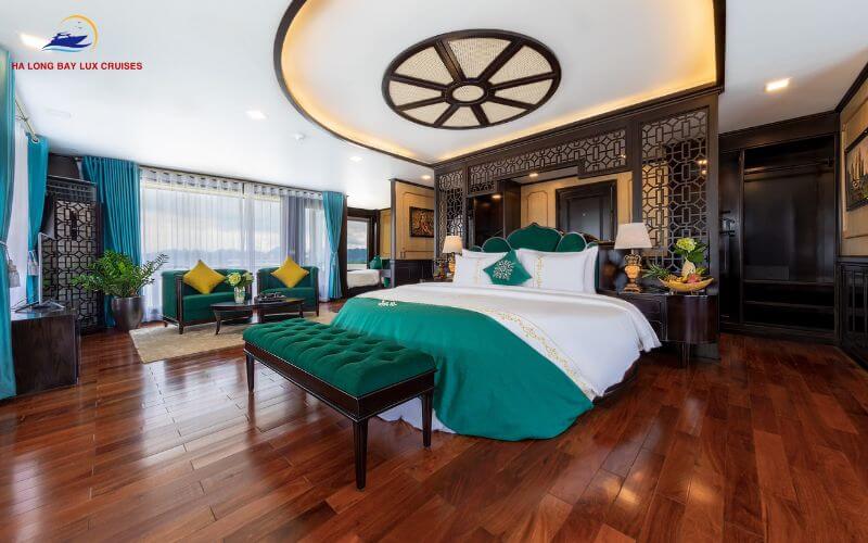 Travelers can opt for budget-friendly homestays, mid-range hotels, or high-end resorts. Choosing the right type of accommodation can help you save money while still enjoying a comfortable trip.