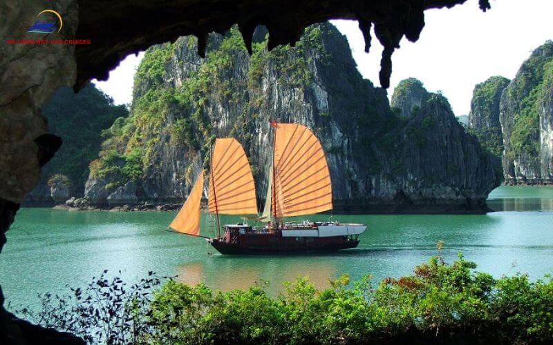 dark cave vietnam