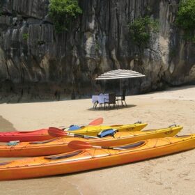 how-beautiful-bai-tu-long-bay
