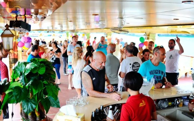 Ha Long Bay cruise 1 night caters to the needs of a wide range of travelers