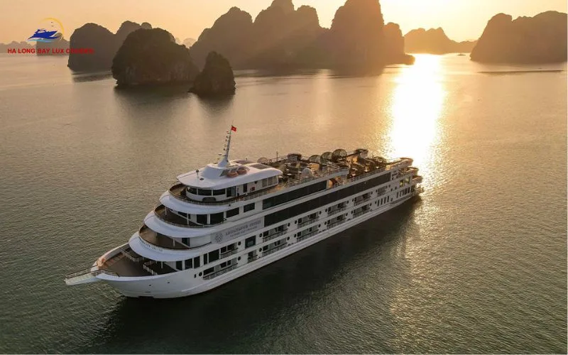 Luxury cruise in Ha Long Bay