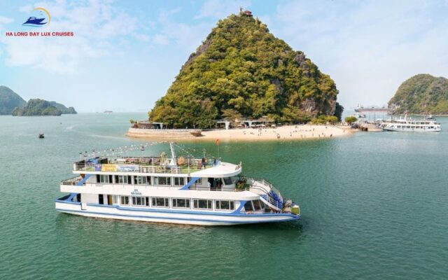 Detailed Comparison: HaLong Bay vs Lan Ha Bay