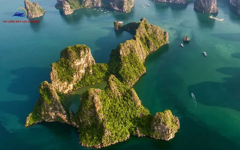 Location of Bai Tu Long Bay