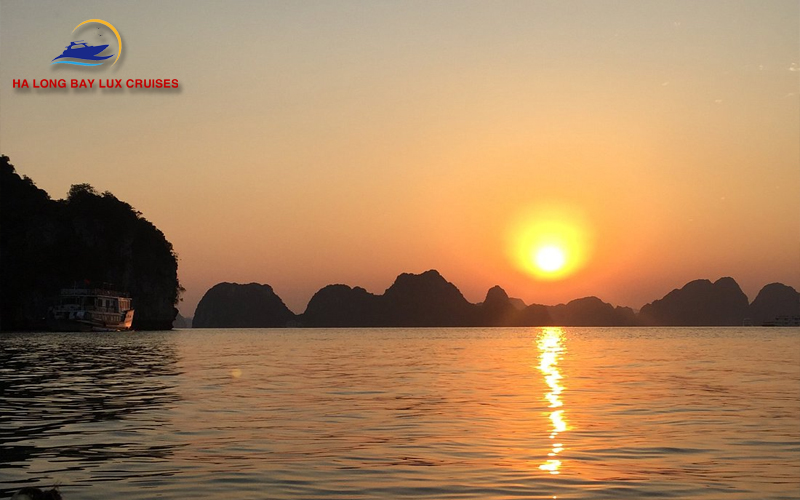 What to expect on your overnight cruises in Bai Tu Long Bay in 2025