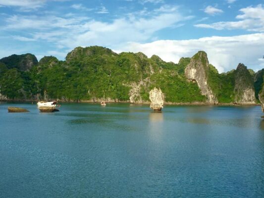 Lan Ha Bay vs Ha Long Bay in 2025-2026