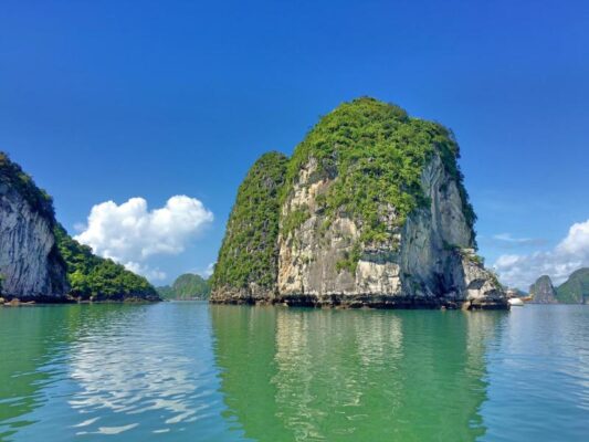 Why Choose Bai Tu Long Bay