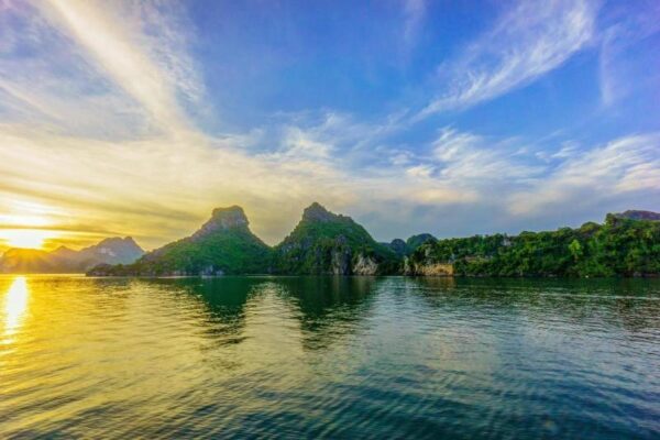 Lan Ha Bay vs Ha Long Bay in 2025-2026