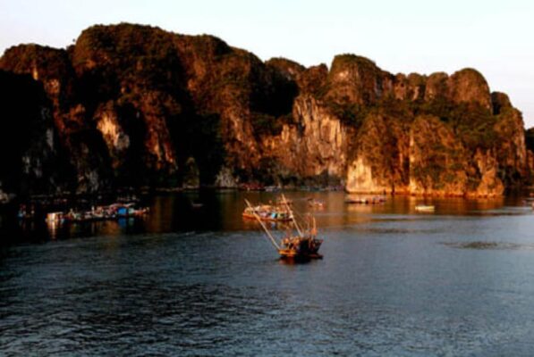 Lan Ha Bay vs Bai Tu Long Bay