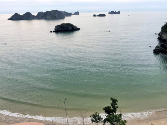 Cat Ba Beach
