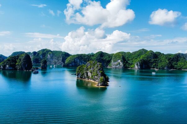 cat-ba-island-cruises