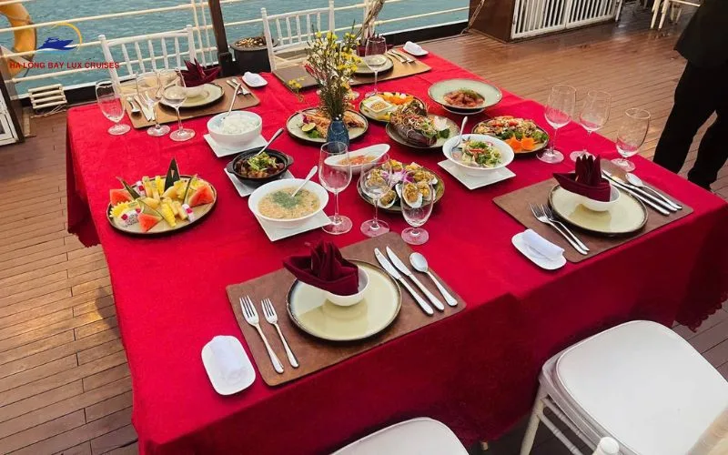 Ninh Binh cuisine clearly reflects the unique characteristics of the limestone mountainous region and local culture