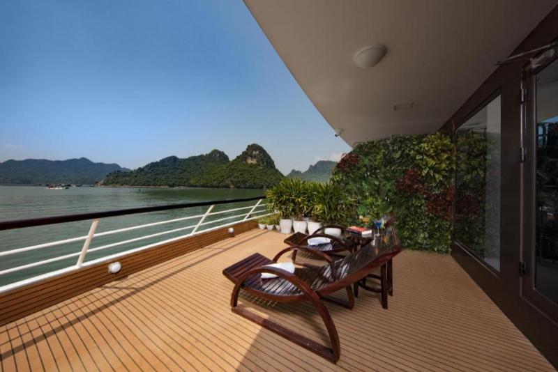 Lan Ha Bay vs Cat Ba Island