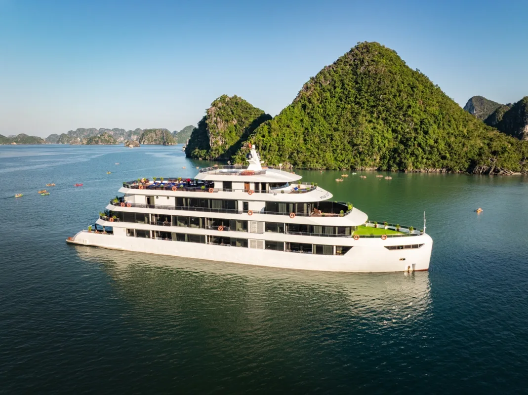 Luxury 6 Star Cruise