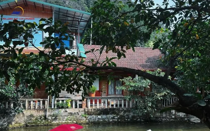 Trang An boat tour offers many benefits