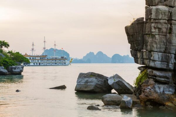 How to Book a Halong Bay Cruise