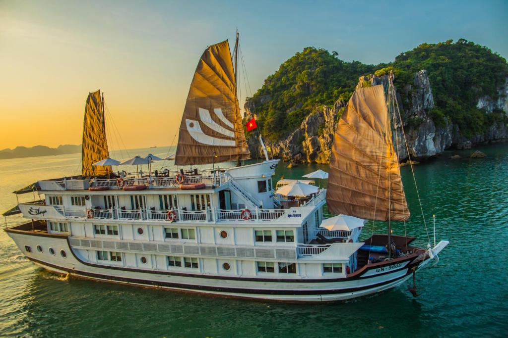 Bhaya Cruise Halong Bay Reviews