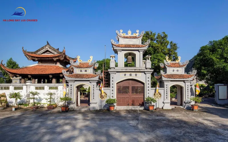 Key Attractions in the Complex