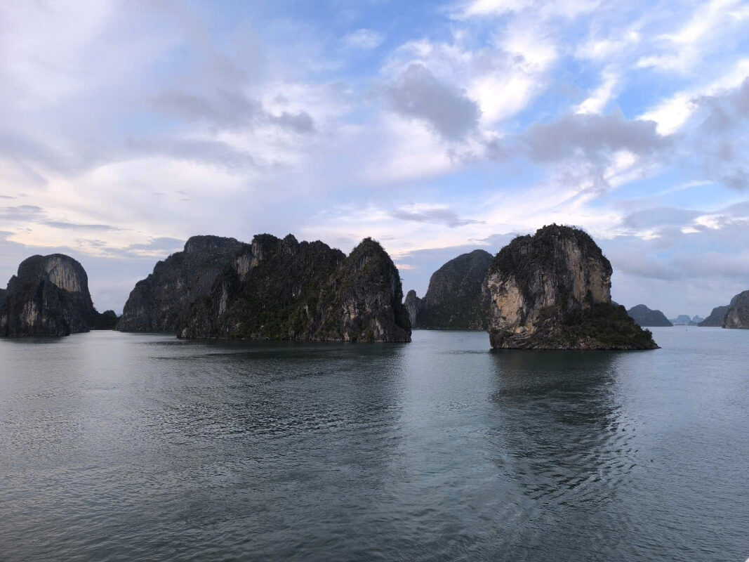 Lan Ha Bay Weather in April