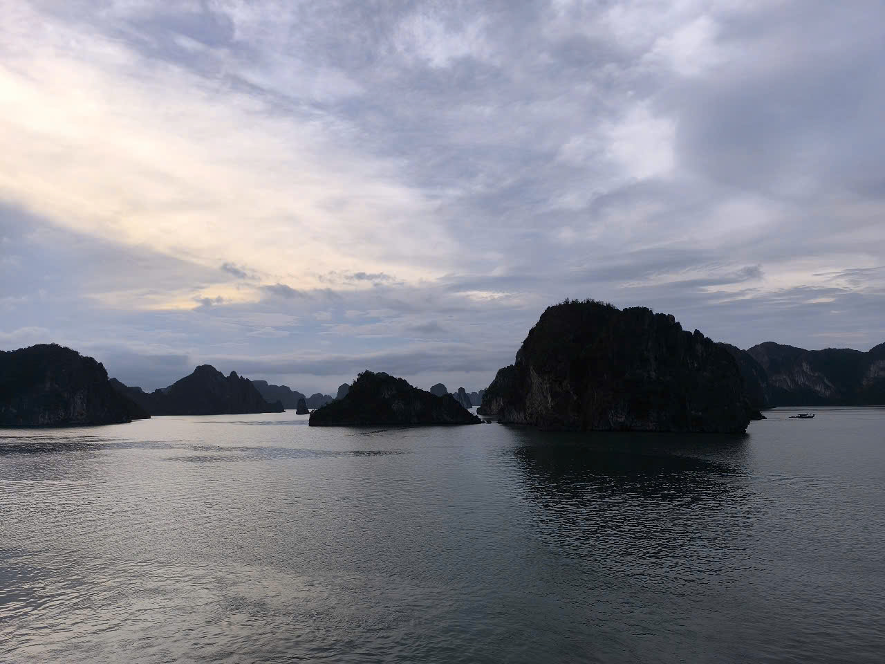 Lan Ha Bay Weather in May
