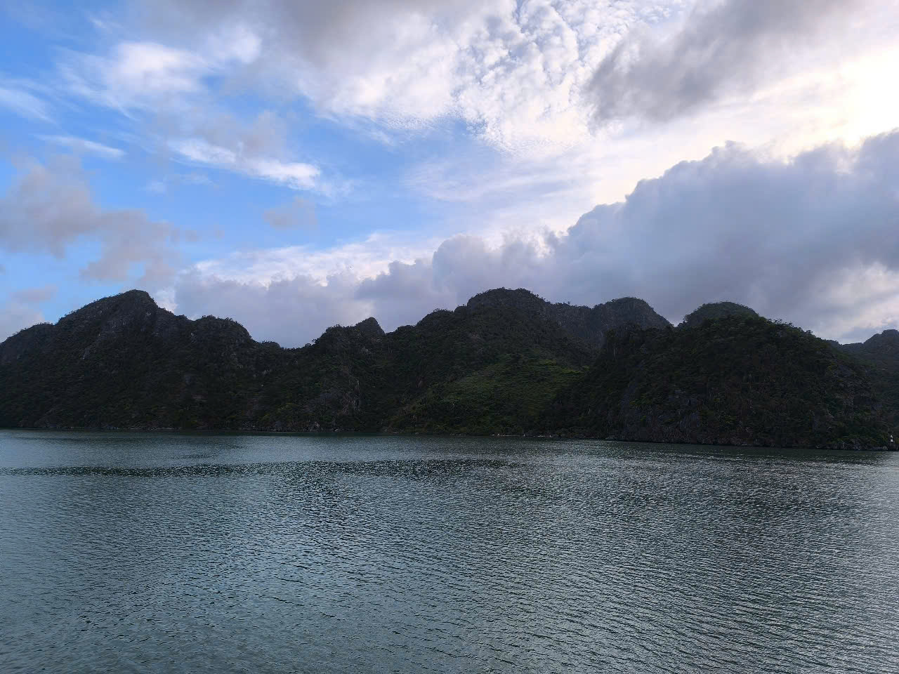 Lan Ha Bay Weather in October