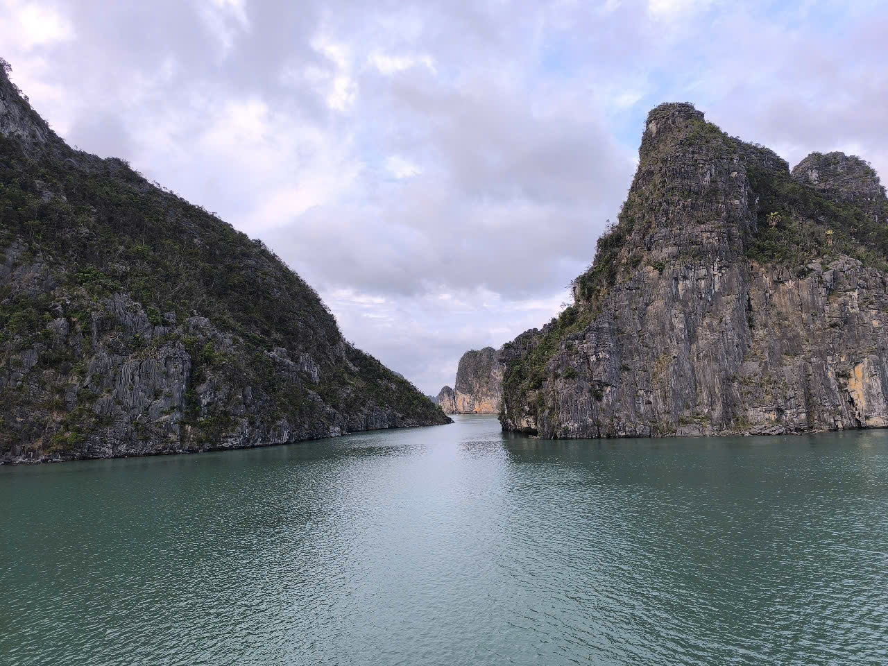 Lan Ha Bay Weather in Summer
