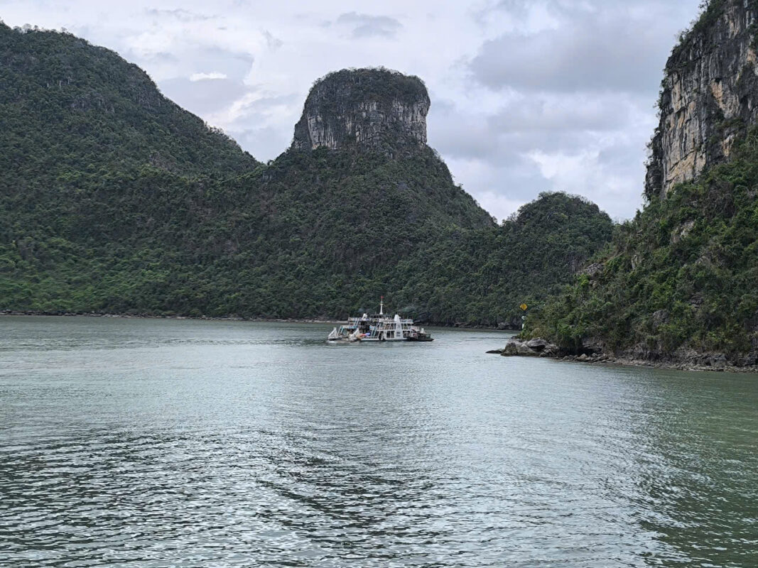 Bai Tu Long Bay Weather in January
