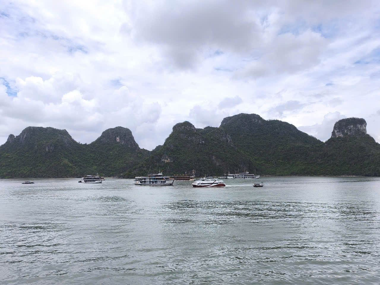 Bai Tu Long Bay Weather in May
