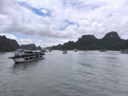 Bai Tu Long Bay Weather in April