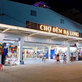 Ha Long night market