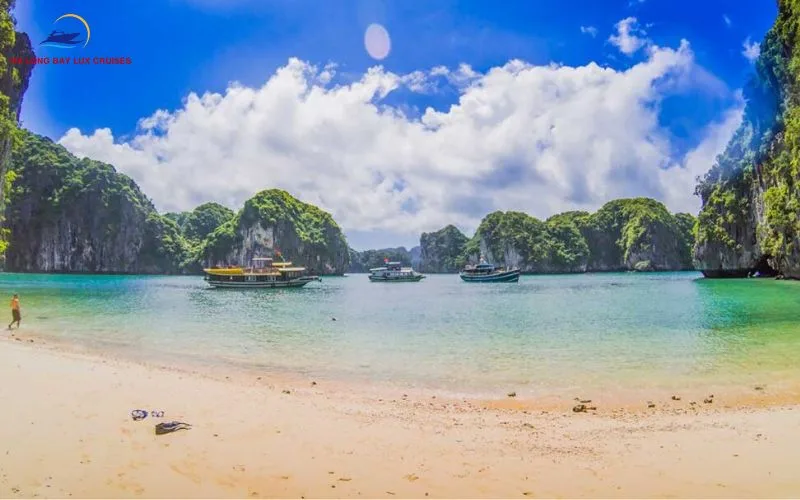 Halong Bay autumn holiday cruises