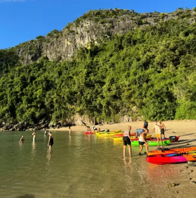 Bai tu long Bay kayaking