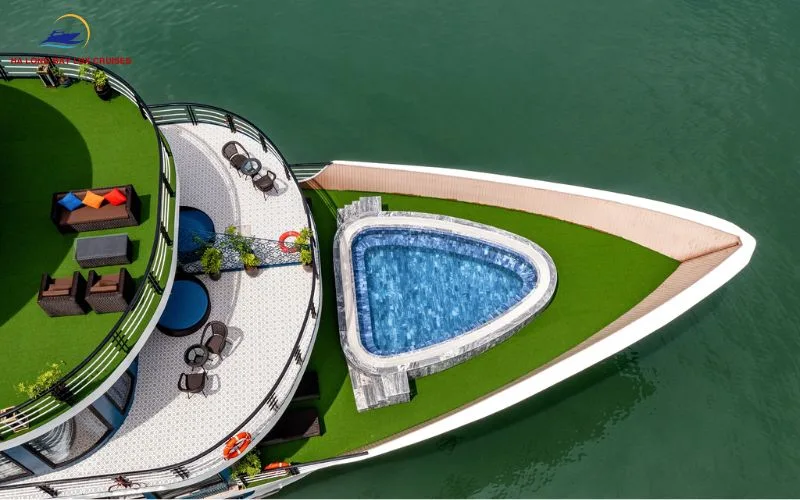 Halong Bay autumn cruise packages