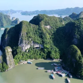 Halong Bay autumn cruise packages