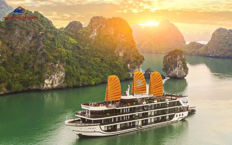 Halong Bay autumn cruise experience