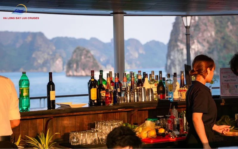 Important notes when joining a Ha Long Bay cruise with karaoke and a bar